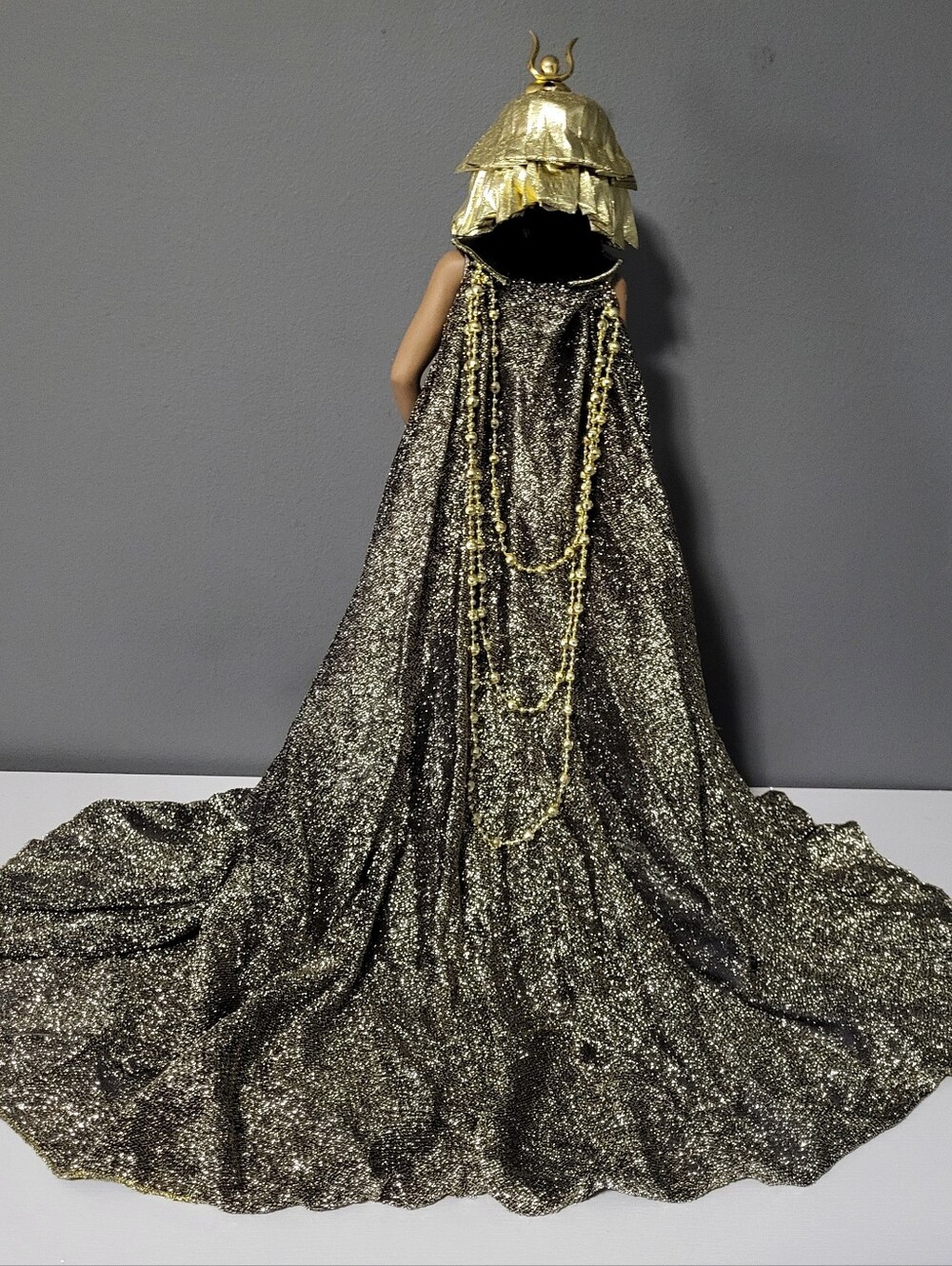 1997 Cleopatra Porcelain Doll - Picture 5 of 9